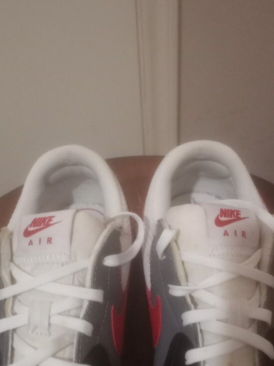 Athletic_Shoes